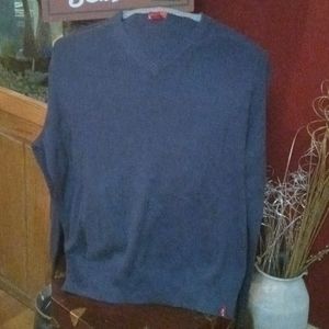 Levi Mens sweater size M
